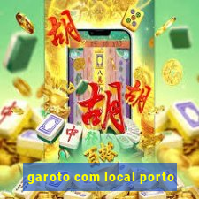 garoto com local porto